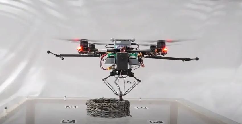 Drones 3d printing cement structures